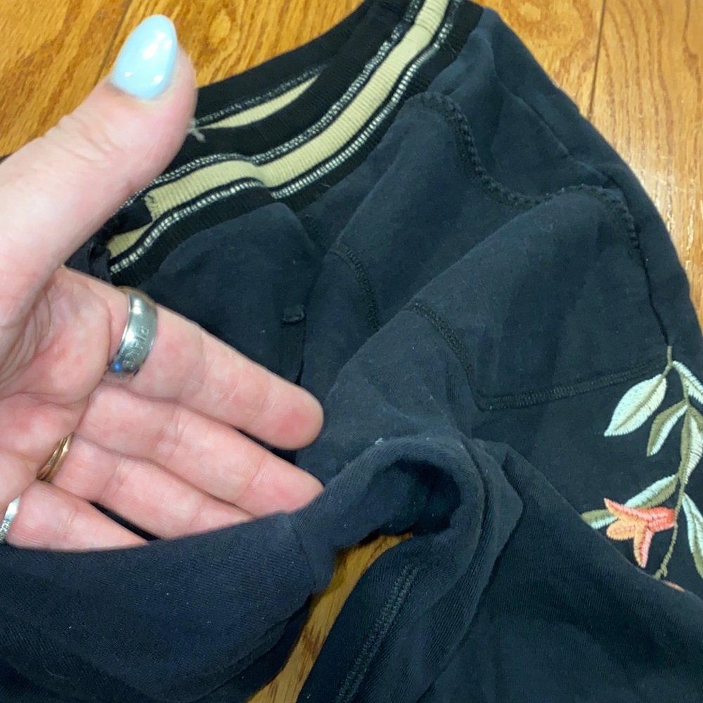 JW Los Angelos Black  Floral Embroidered Jogger Sweatpants - Picture 3 of 9
